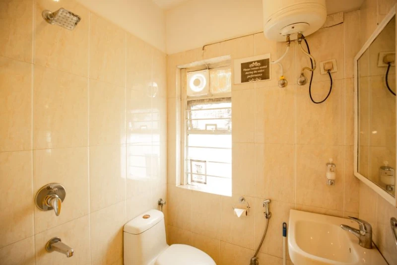 Bed in 10 Bed Mixed AC Dormitory Room with Shared Bathroom 4