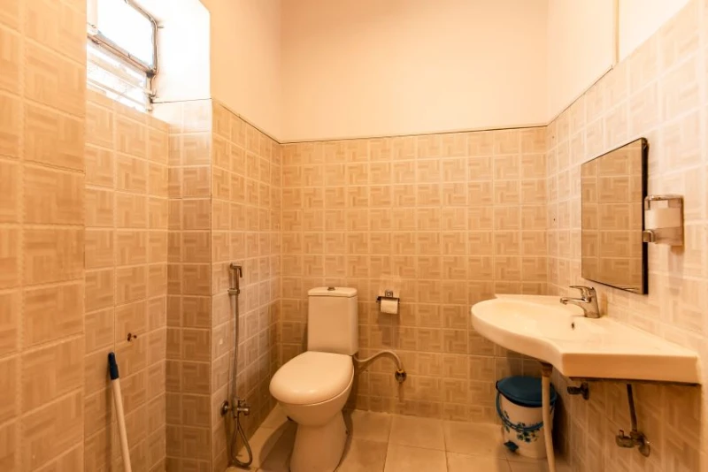Bed in 6 Bed Female Only AC Dormitory Room with Ensuite Bathroom 4