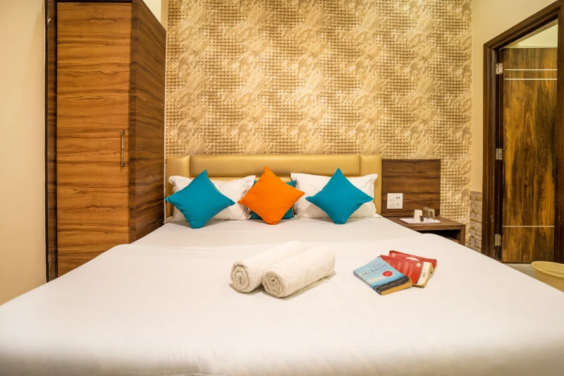 Deluxe Private AC Room with Ensuite Bathroom 4