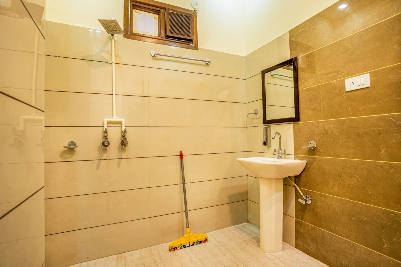 Bed in 8 Bed Mixed AC Dormitory Room with Ensuite Bathroom 6