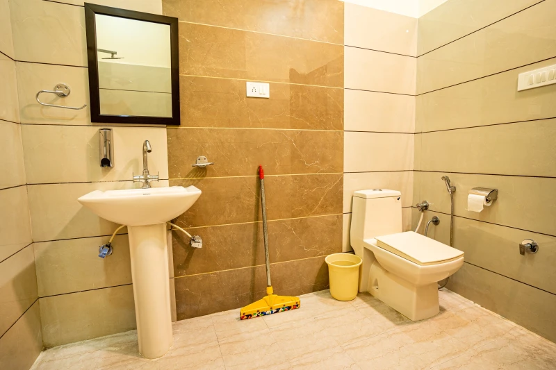 Bed in 4 Bed Mixed AC Dormitory Room with Ensuite Bathroom 4