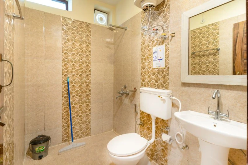 Deluxe Private Room with Ensuite Bathroom 3