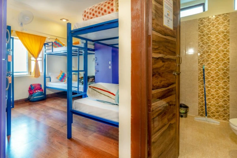 Bed in 6 Bed Mixed Dormitory Room with Ensuite Bathroom 3