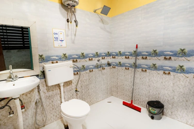 Bed in 6 Bed Mixed Dormitory Room with Ensuite Bathroom 4