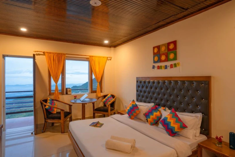 Deluxe Private Room with Balcony and Ensuite Bathroom 1