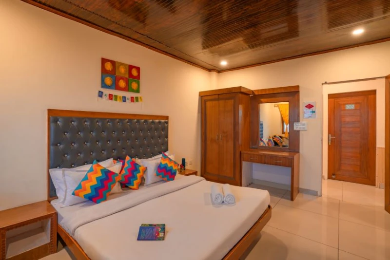 Deluxe Private Room with Balcony and Ensuite Bathroom 4