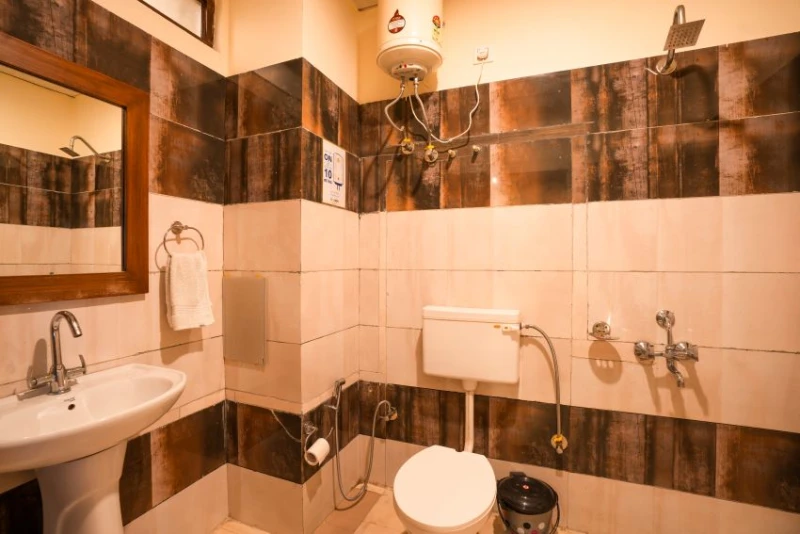 Deluxe Private Room with Balcony and Ensuite Bathroom 5