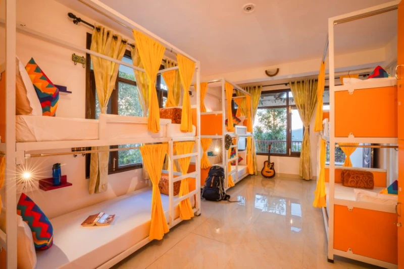 Bed in 6 Bed Mixed Dormitory Room with Ensuite Bathroom 3