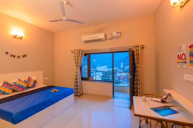 Deluxe Private AC Room with Panoramic View and Ensuite Bathroom 1