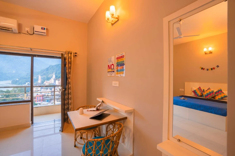 Deluxe Private AC Room with Panoramic View and Ensuite Bathroom 3