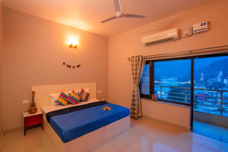 Deluxe Private AC Room with Panoramic View and Ensuite Bathroom 4