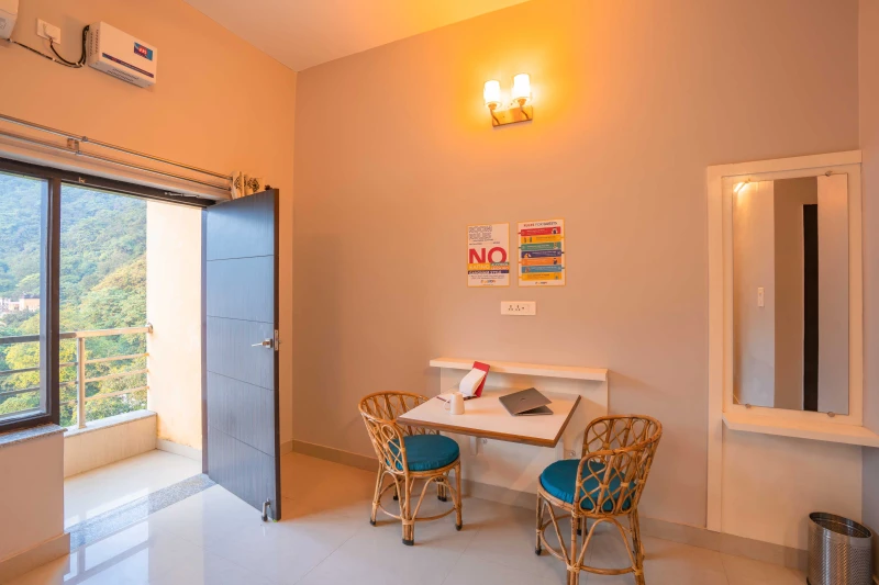 Deluxe Private AC Room with Panoramic View and Ensuite Bathroom 6