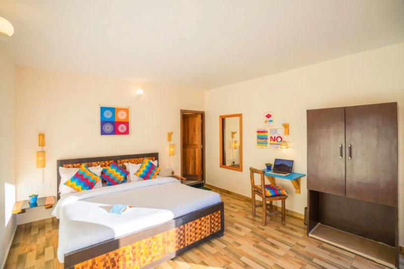 Deluxe Private Room with Mountain View and Ensuite Bathroom 2