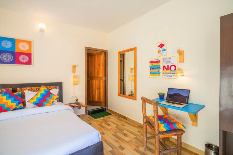 Deluxe Private Room with Mountain View and Ensuite Bathroom 3