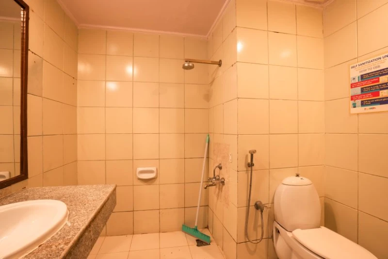 Bed in 8 Bed Female Dormitory Room with Ensuite Bathroom 4