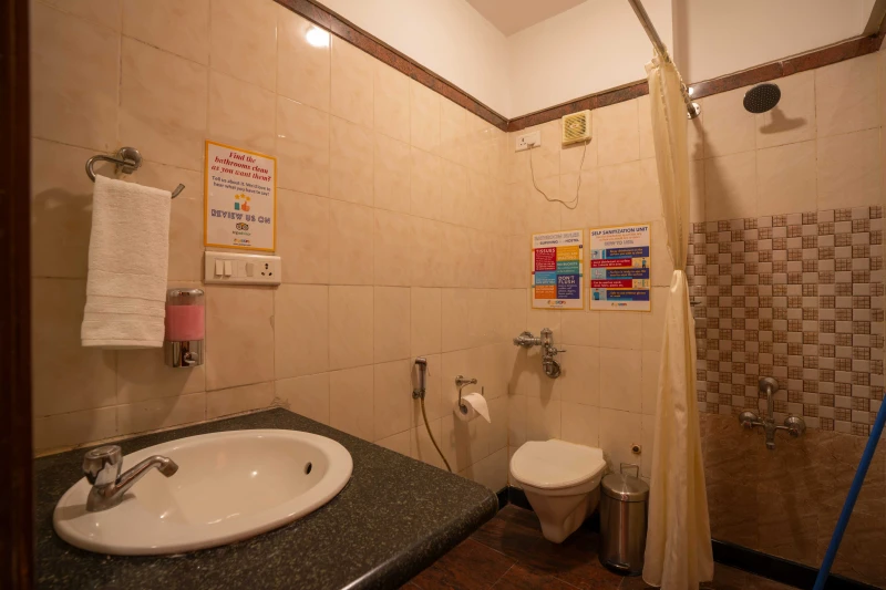 Deluxe Private AC Room with Ensuite Bathroom 8