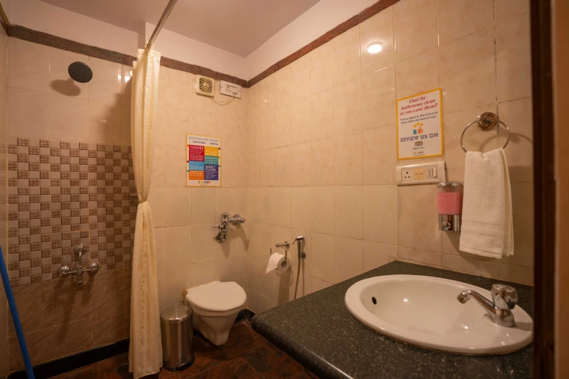 Deluxe Private AC Room with Ensuite Bathroom 9