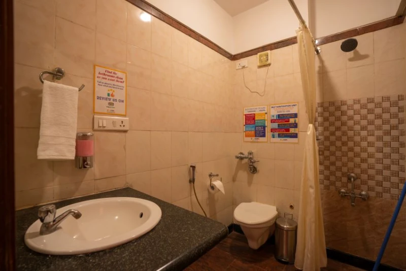 Bed in 6 Bed Male Only AC Dormitory Room with Ensuite Bathroom 3