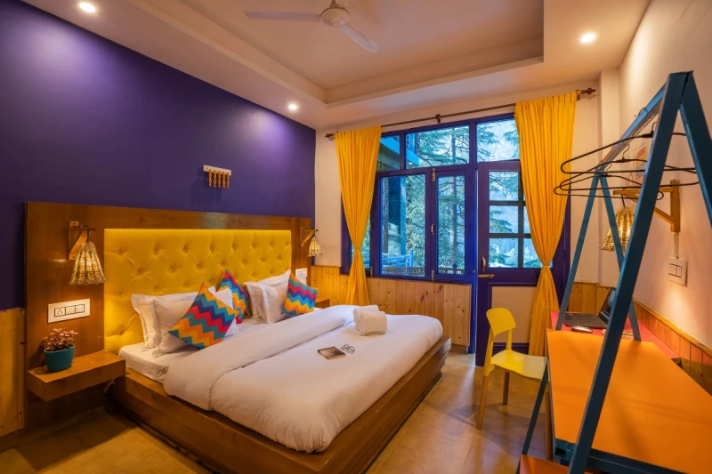 Deluxe Private Room with Ensuite Bathroom with View and Balcony 1