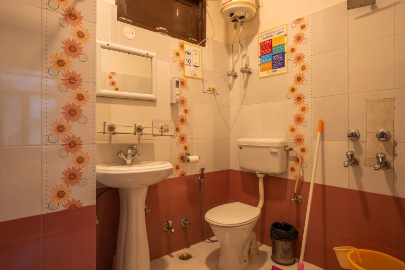 Deluxe Private Room with Ensuite Bathroom with View and Balcony 8