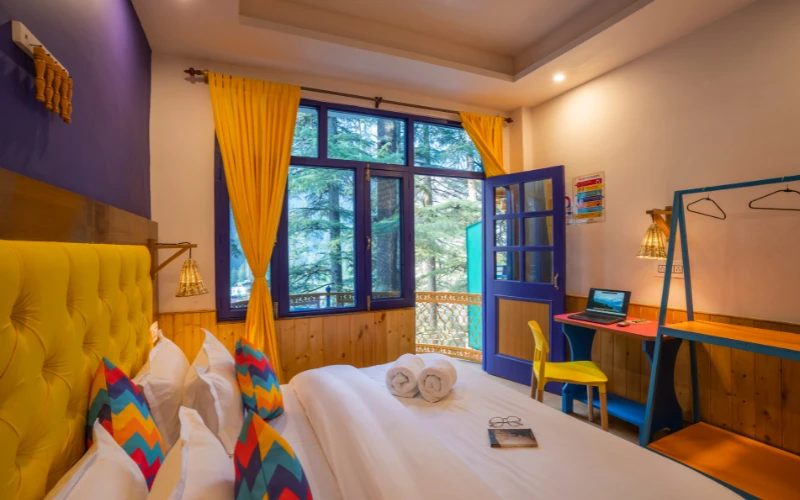 Deluxe Private Room with Ensuite Bathroom with View and Balcony 10