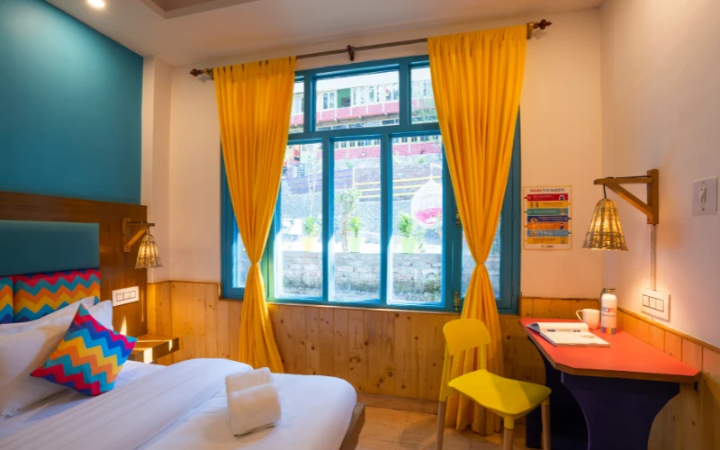 Deluxe Private Room with Ensuite Bathroom with View and Premium Balcony 11
