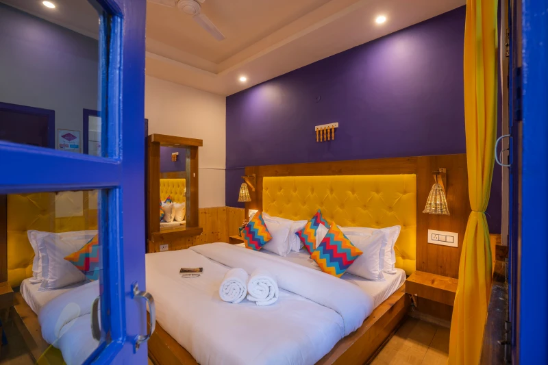Deluxe Private Room with Ensuite Bathroom with View and Premium Balcony 5