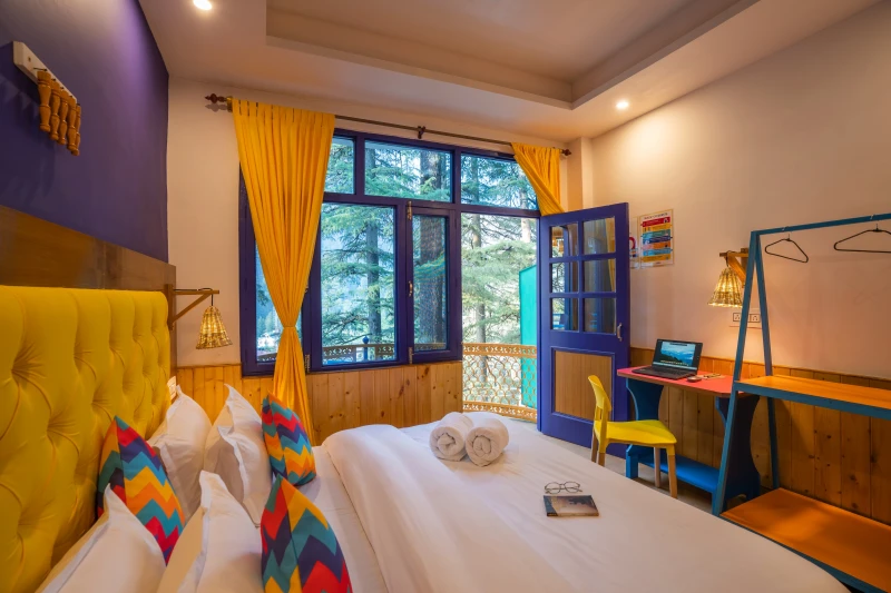 Deluxe Private Room with Ensuite Bathroom with View and Premium Balcony 6
