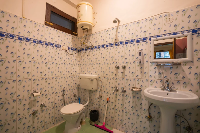 Bed in 4 Bed Mixed Dormitory Room with Ensuite Bathroom 7