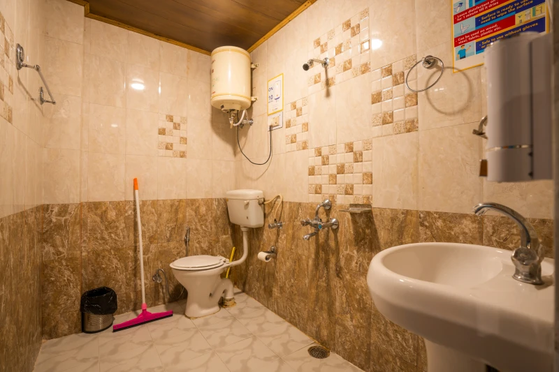 Bed In 6 Bed Mixed Dormitory Room with Balcony Ensuite Bathroom 9