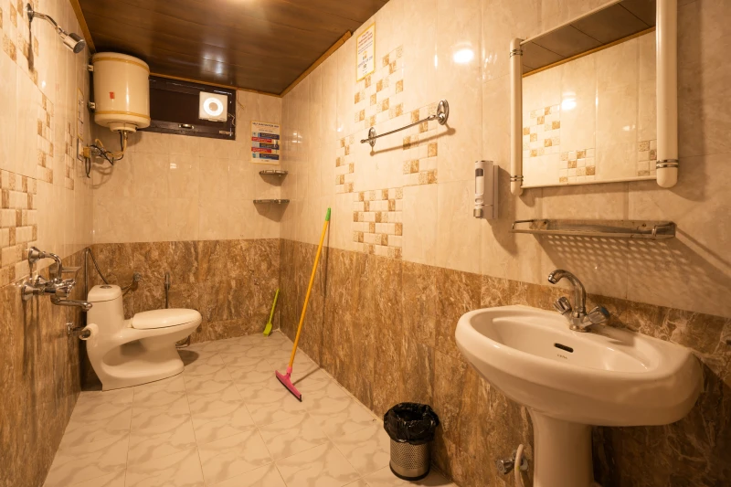 Bed in 12 Bed Mixed Dormitory Room with Ensuite Bathroom 6
