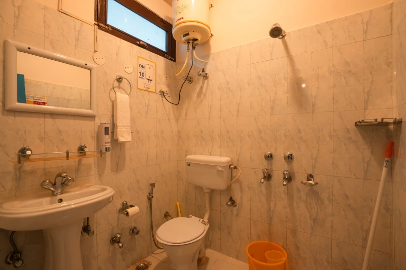 Deluxe Private Room with Ensuite Bathroom 8