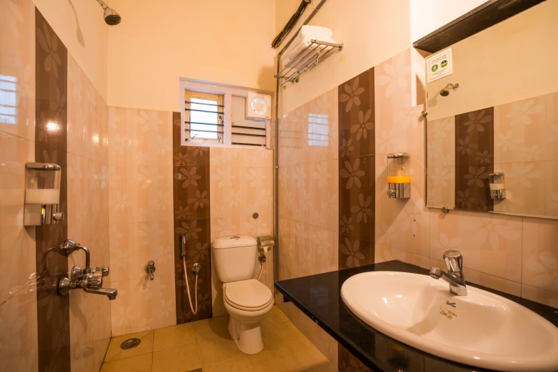 Deluxe Private AC Room with Ensuite Bathroom 9