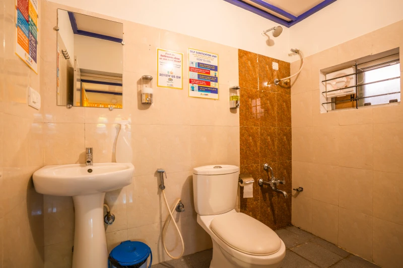 Bed in 6 Bed Mixed AC Dormitory Room with Ensuite Bathroom 4