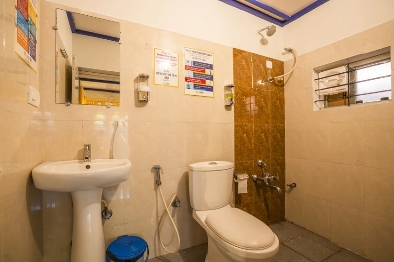 Bed in 4 Bed Female Only AC Dormitory Room with Ensuite Bathroom 4