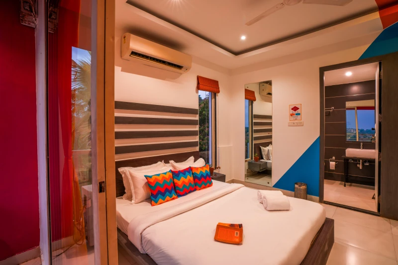 Deluxe Private AC Room with Balcony and Ensuite Bathroom 5