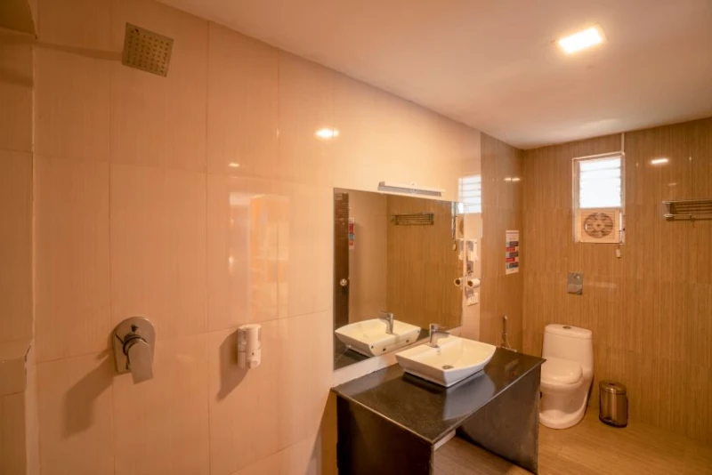 Bed in 6 Bed Mixed Dormitory Room with Ensuite Bathroom 4