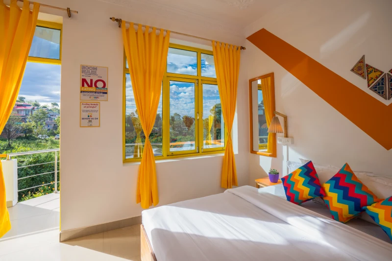 Deluxe Private Room with Balcony and Ensuite Bathroom 3