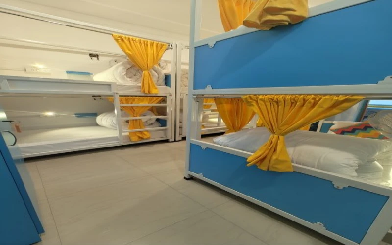 Bed in 6 Bed Mixed Dormitory Room with Ensuite Bathroom 3