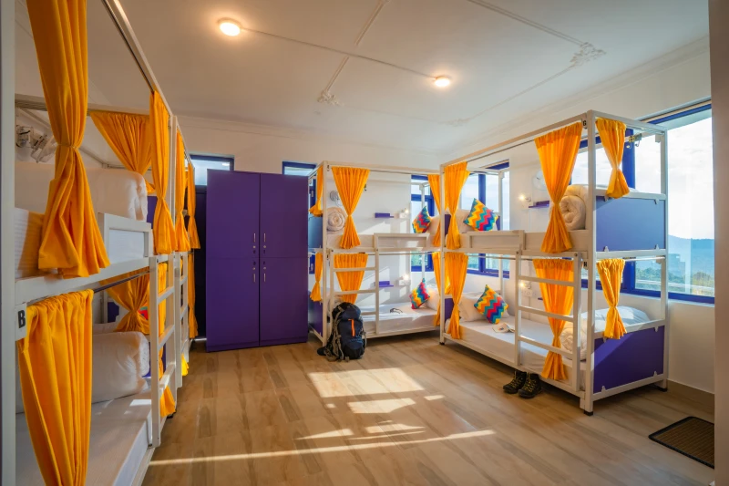 Bed in 10 Bed Mixed Dormitory Room with Ensuite Bathroom 2