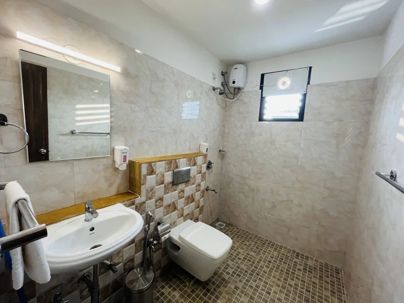 Deluxe Private AC Room with Ensuite Bathroom 4