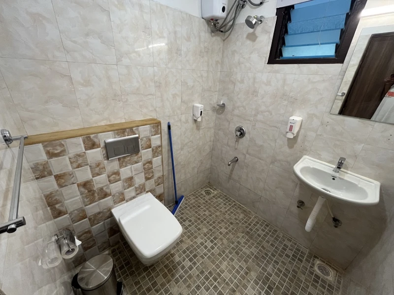 Bed in 8 Bed Mixed AC Dormitory Room with Ensuite Bathroom 4