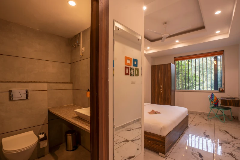 Deluxe Private AC Room With Ensuite Bathroom 5