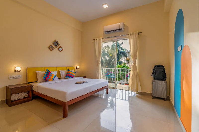 Deluxe Private AC Room with Balcony and Ensuite Bathroom 4