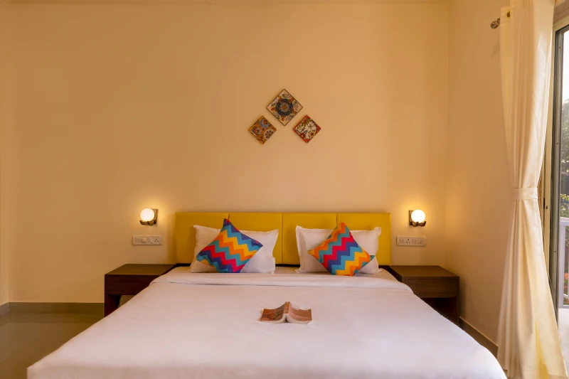 Deluxe Private AC Room with Balcony and Ensuite Bathroom 7