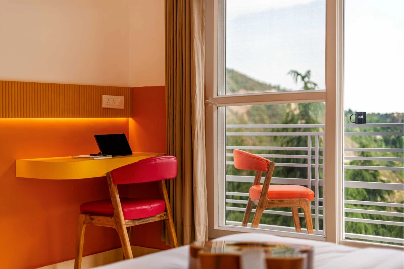 Deluxe Private Room with Balcony and Ensuite Bathroom 3