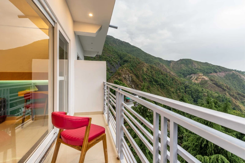 Deluxe Private Room with Balcony and Ensuite Bathroom 4