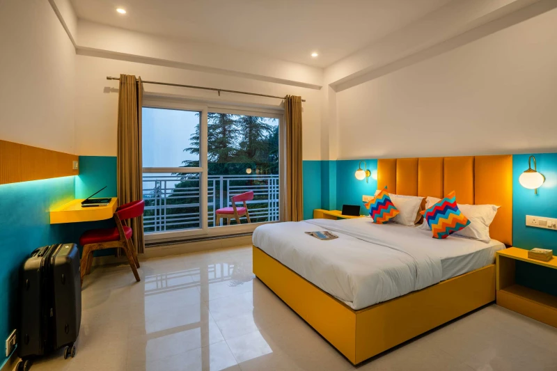Deluxe Private Room with Balcony and Ensuite Bathroom 5