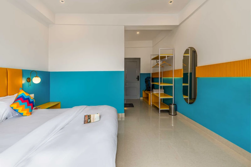 Deluxe Private Room with Balcony and Ensuite Bathroom 6