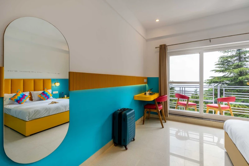 Deluxe Private Room with Balcony and Ensuite Bathroom 8